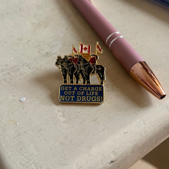 Vintage RCMP Anti-Drug Pin - Picture 3 of 4